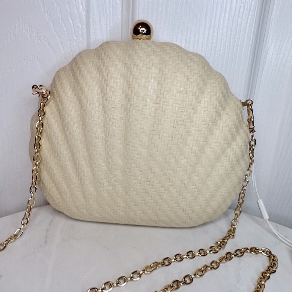 Urban Expressions Handbags - NWT Seashell 🐚 handbag purse clutch with removable chain strap